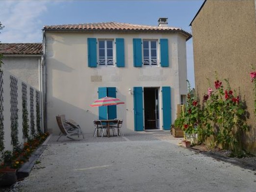 Façade entrée, Gite du Chai accès PMR, pour 6 personnes, près de Royan, Charente maritime
