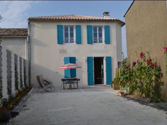 Façade entrée, Gite du Chai accès PMR, pour 6 personnes, près de Royan, Charente maritime
