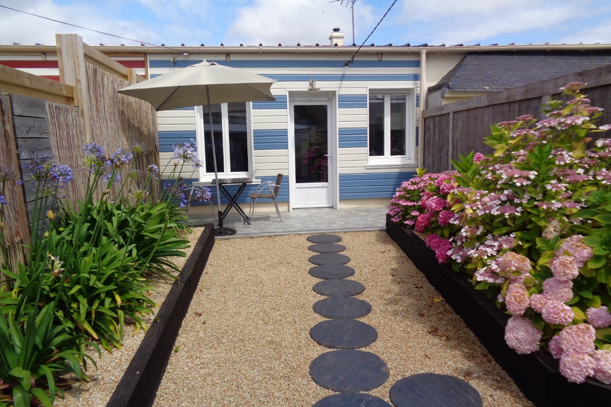 petite terrasse sur l'entrée