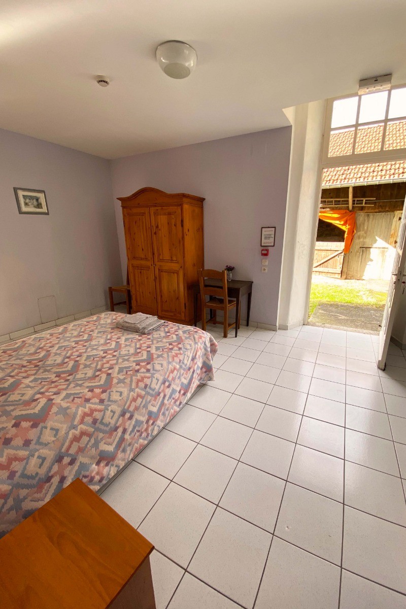 Chambre Personne à Mobilité Réduite - RDC - Gîte la Source
