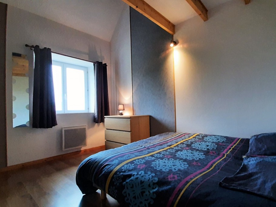 étage : chambre 3 avec mezzanine : 1 lit 2 pers. en 140x190 cm + 1 lit 1 pers. en 90x190 cm