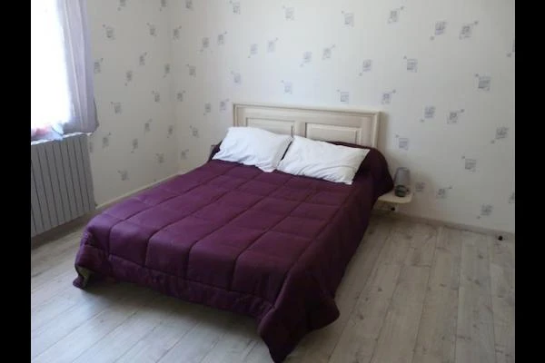 1ère chambre avec lit double 140