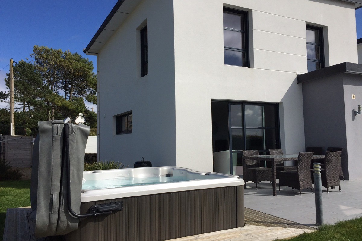 spa de la marque Jacuzzi 6 places avec enceinte connectée