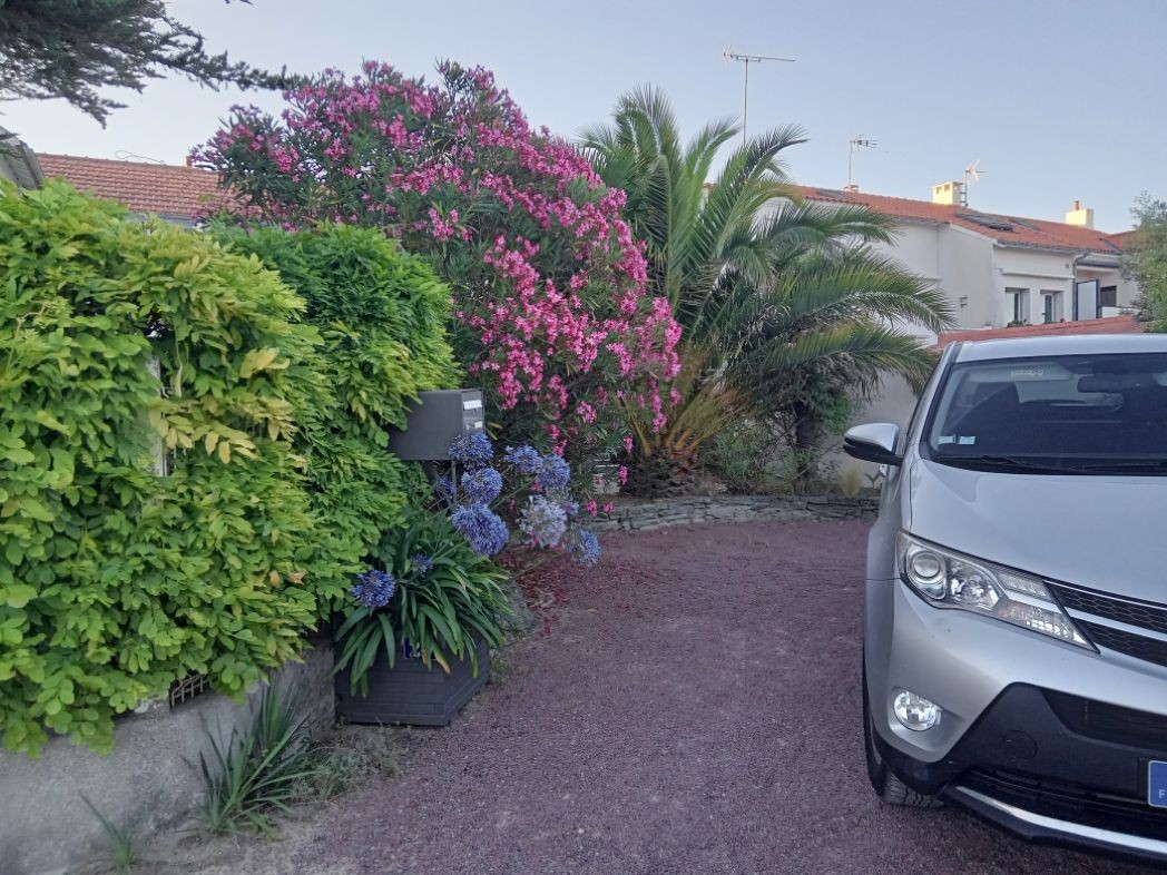 Vue partielle stationnement