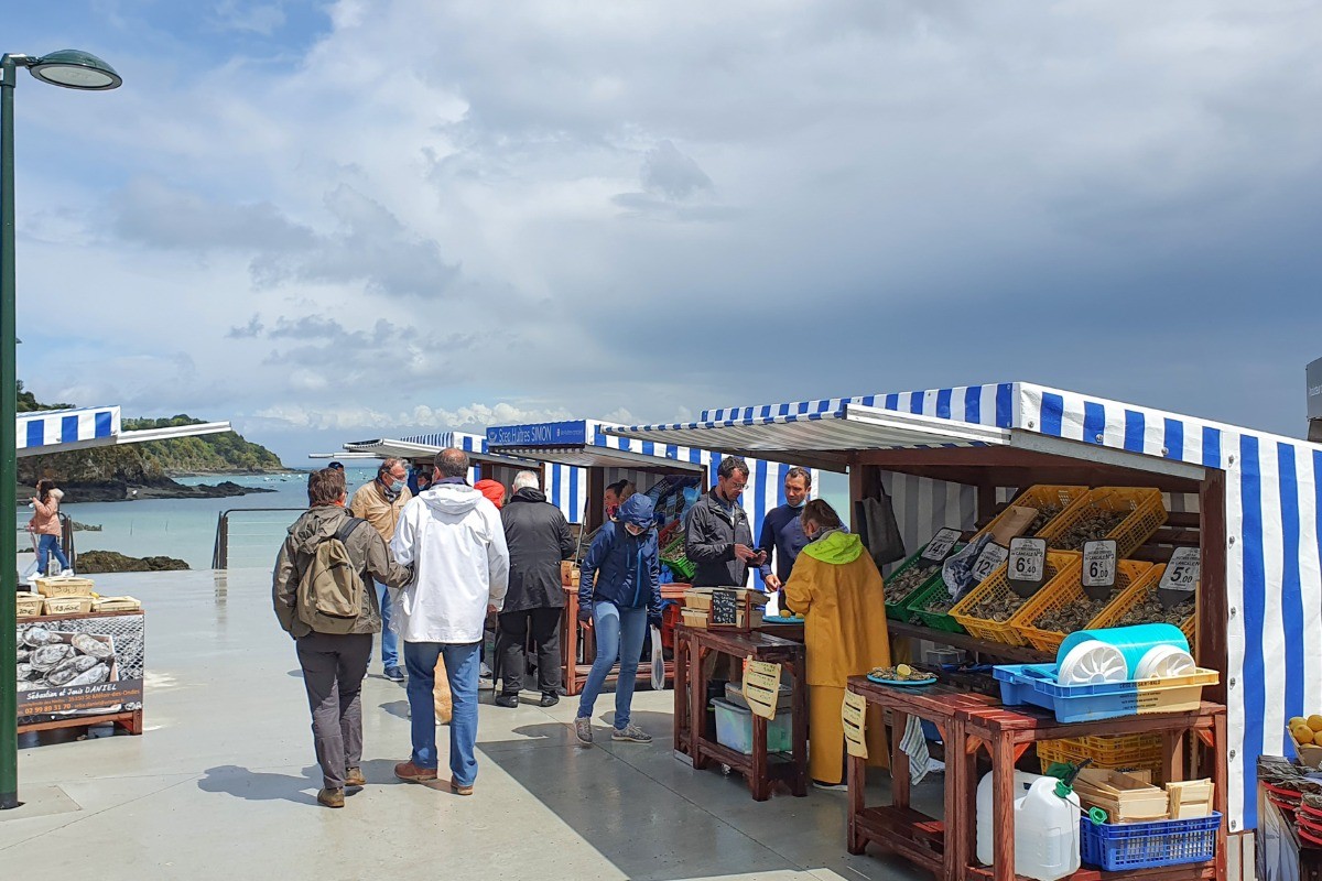 Marché aux huitres de Cancale, ouvert tous les jours toute l'année.