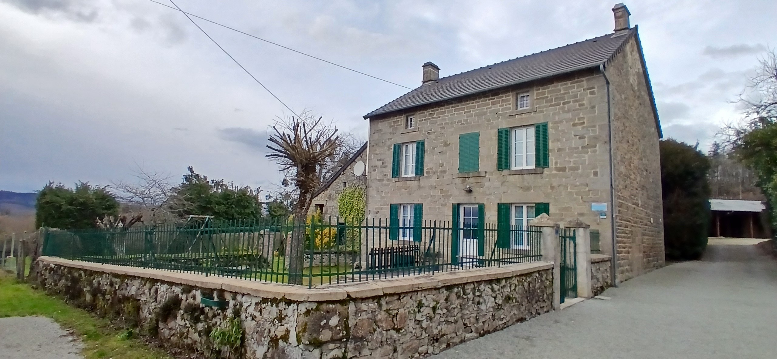 La Betoulle Large-capacity gîte in Creuse in the heart of the Limousin. 6-bedroom house for up to 15 people