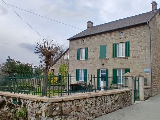 La Betoulle Large-capacity gîte in Creuse in the heart of the Limousin. 6-bedroom house for up to 15 people