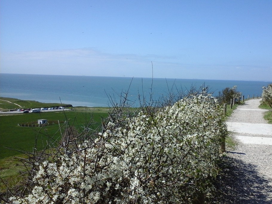 Paysage de randonnée face à l'Angleterre