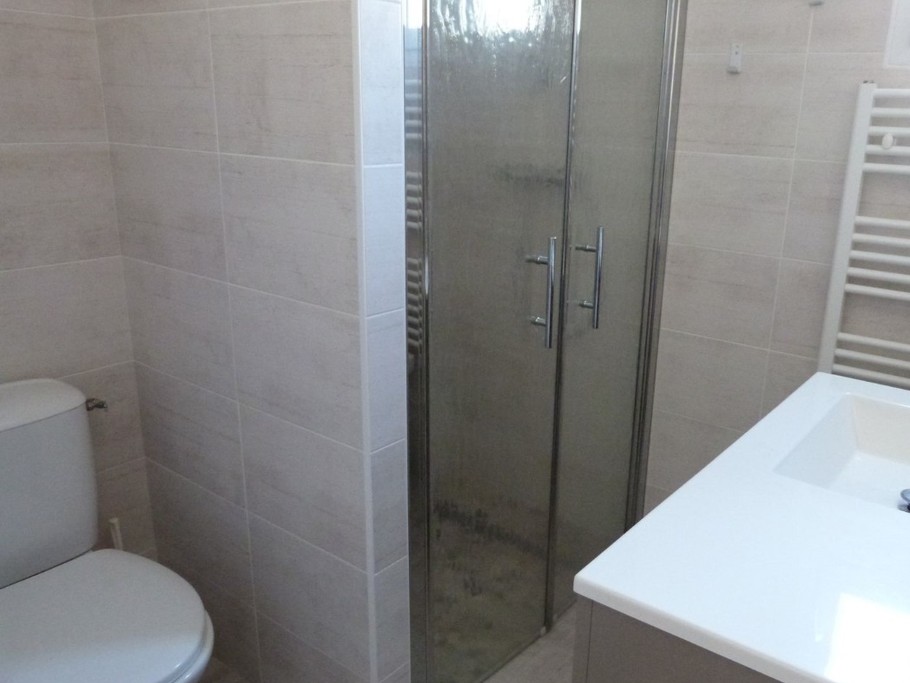 Salle d'eau avec WC