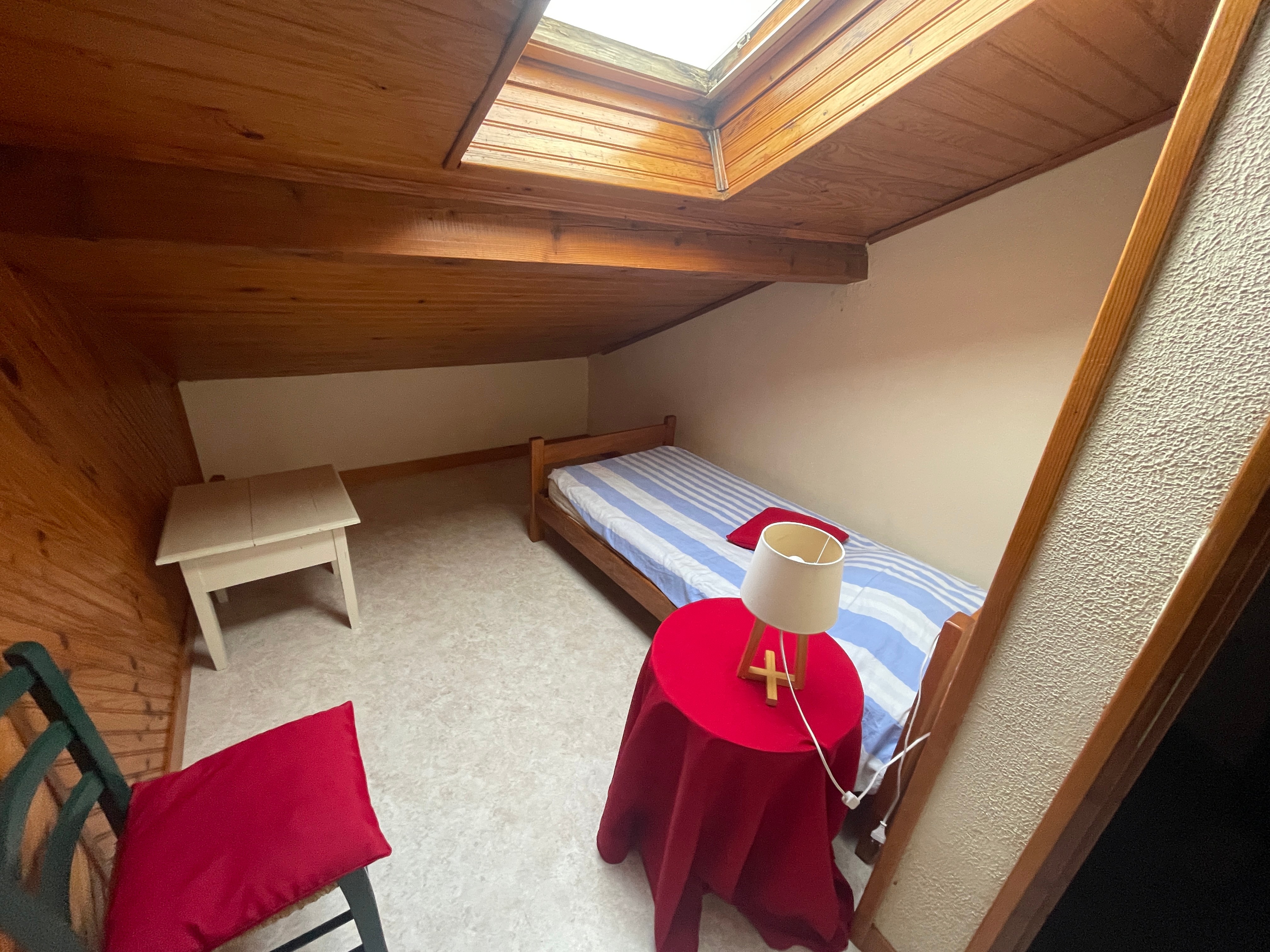 chambre 1 lit 90
