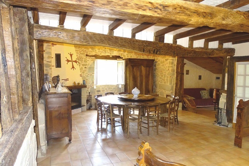 La grande salle pour repas d'anniversaire,de Noel ou entre amis