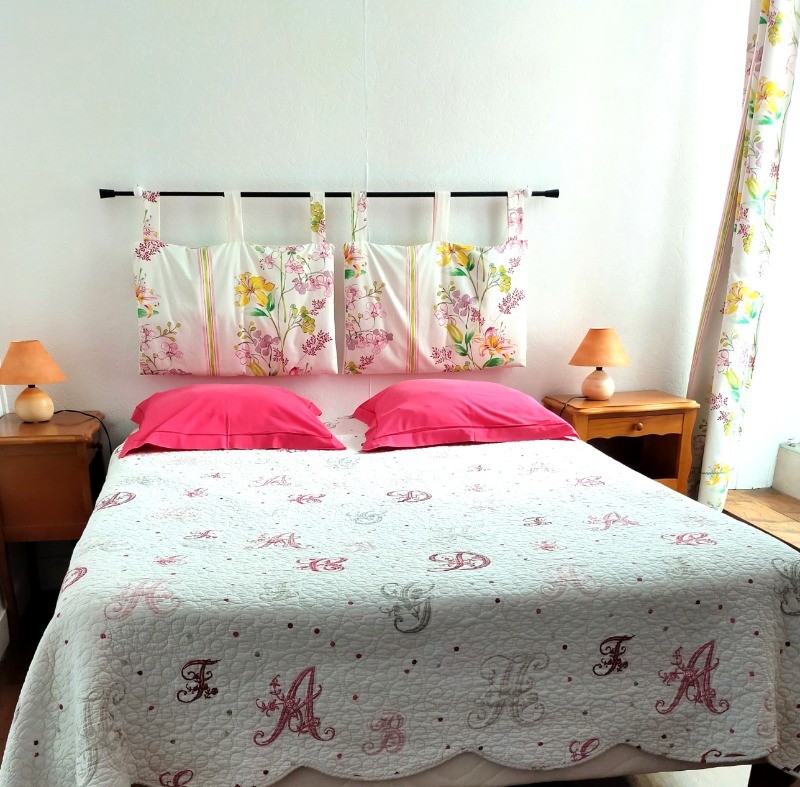 Chambre pour 2 personnes (lit 140 x 190 cm). 2 Lits superposés dans la grande chambre. Accueil possible des parents et des enfants dans la même chambre.
Crédits photo : Le Petit Chatelet