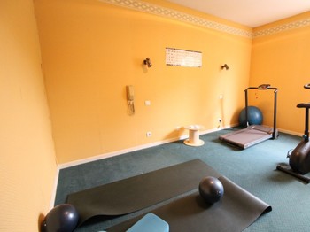 Salle de fitness en commun