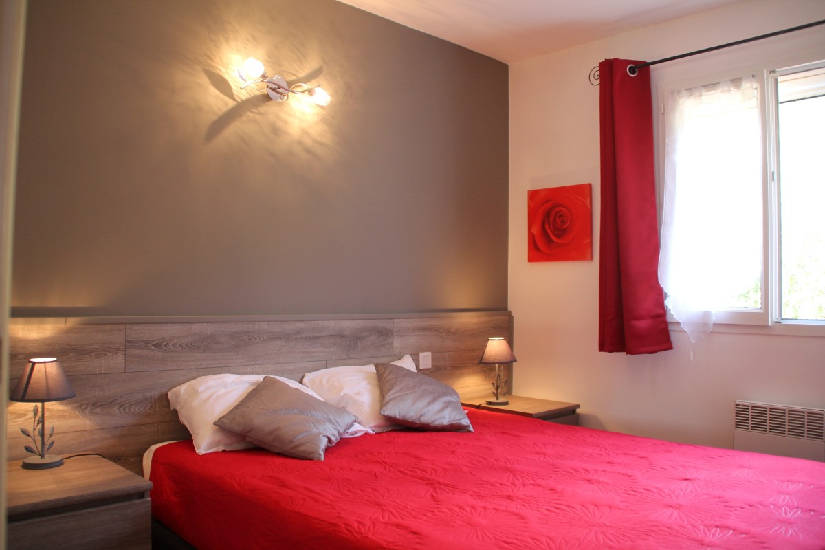 La 2ème chambre avec grand lit