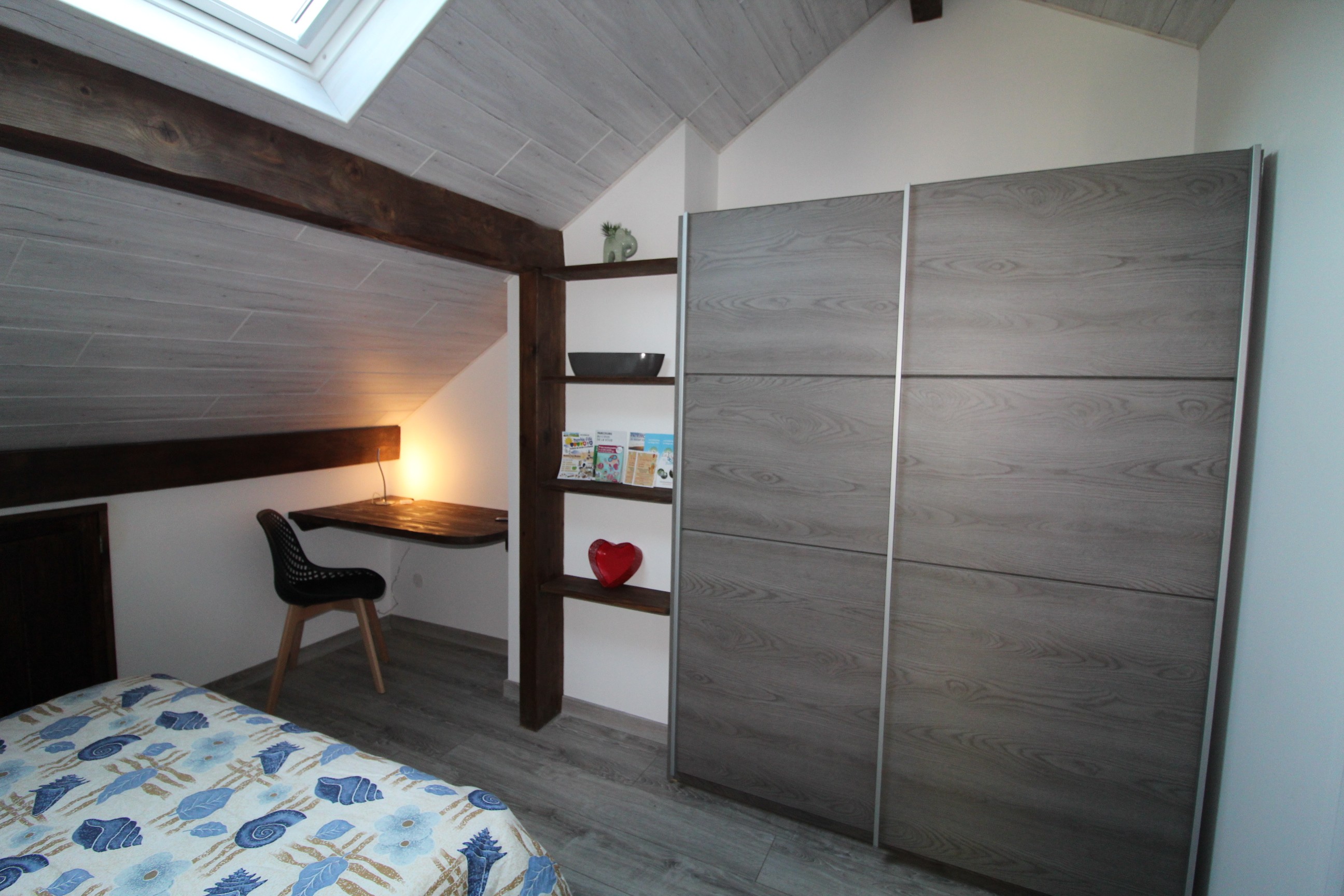 Chambre - Espace bureau  - Gîte La Clé du Champ