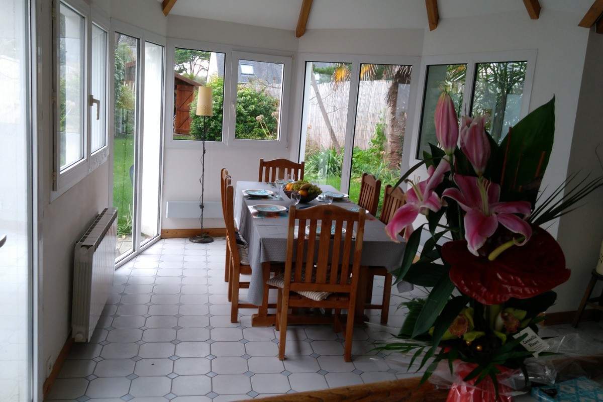Salle à manger, vue sur le jardin