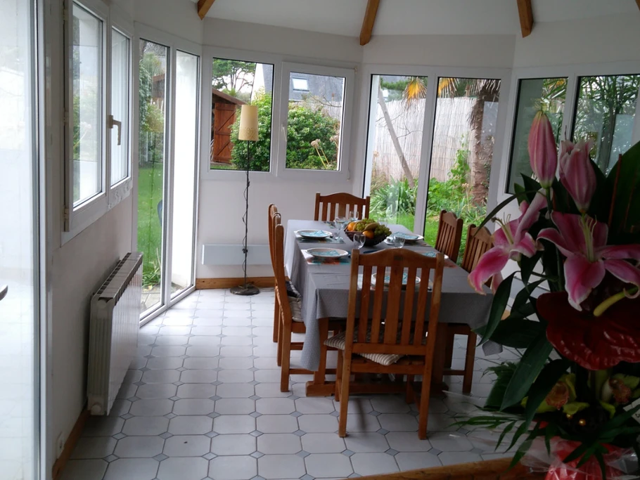 Salle à manger, vue sur le jardin