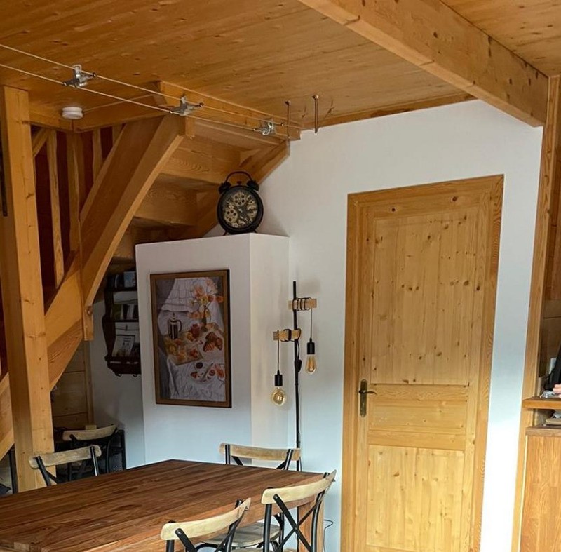 Pièce de vie en cours de réaménagement...
Porte, accès à la chambre double + salle d'eau attenante + WC indépendant