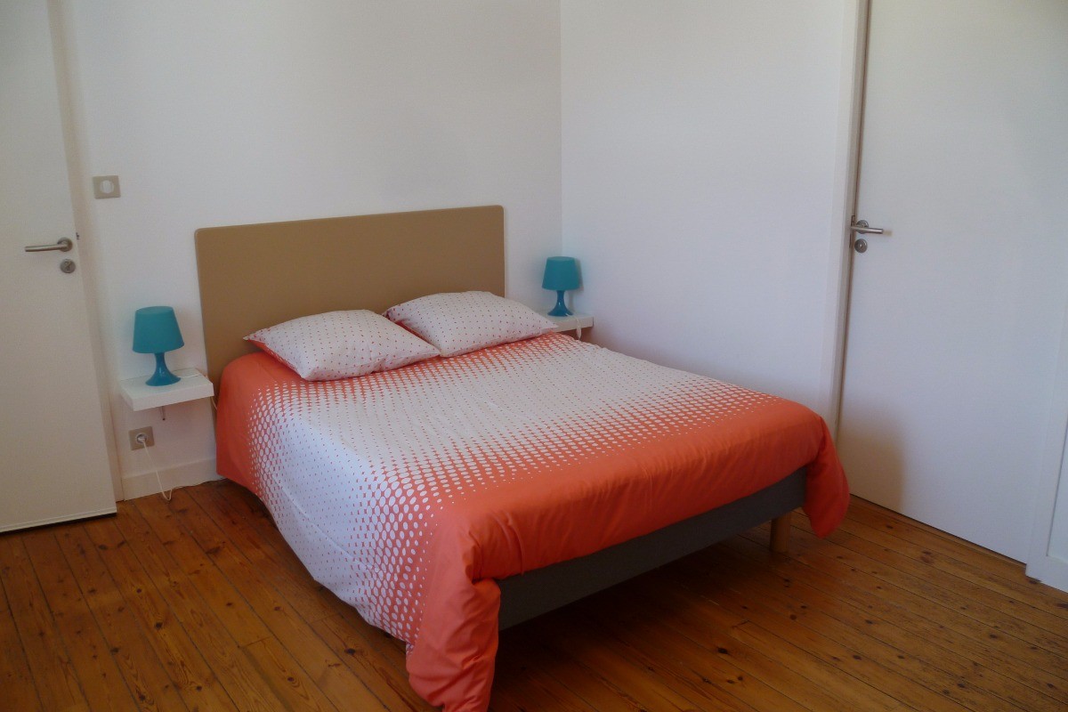 Chambre 5 au 2ème étage avec salle d'eau et WC privatifs