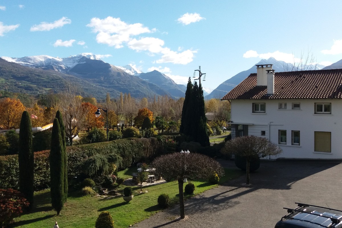 Cour et parking clos