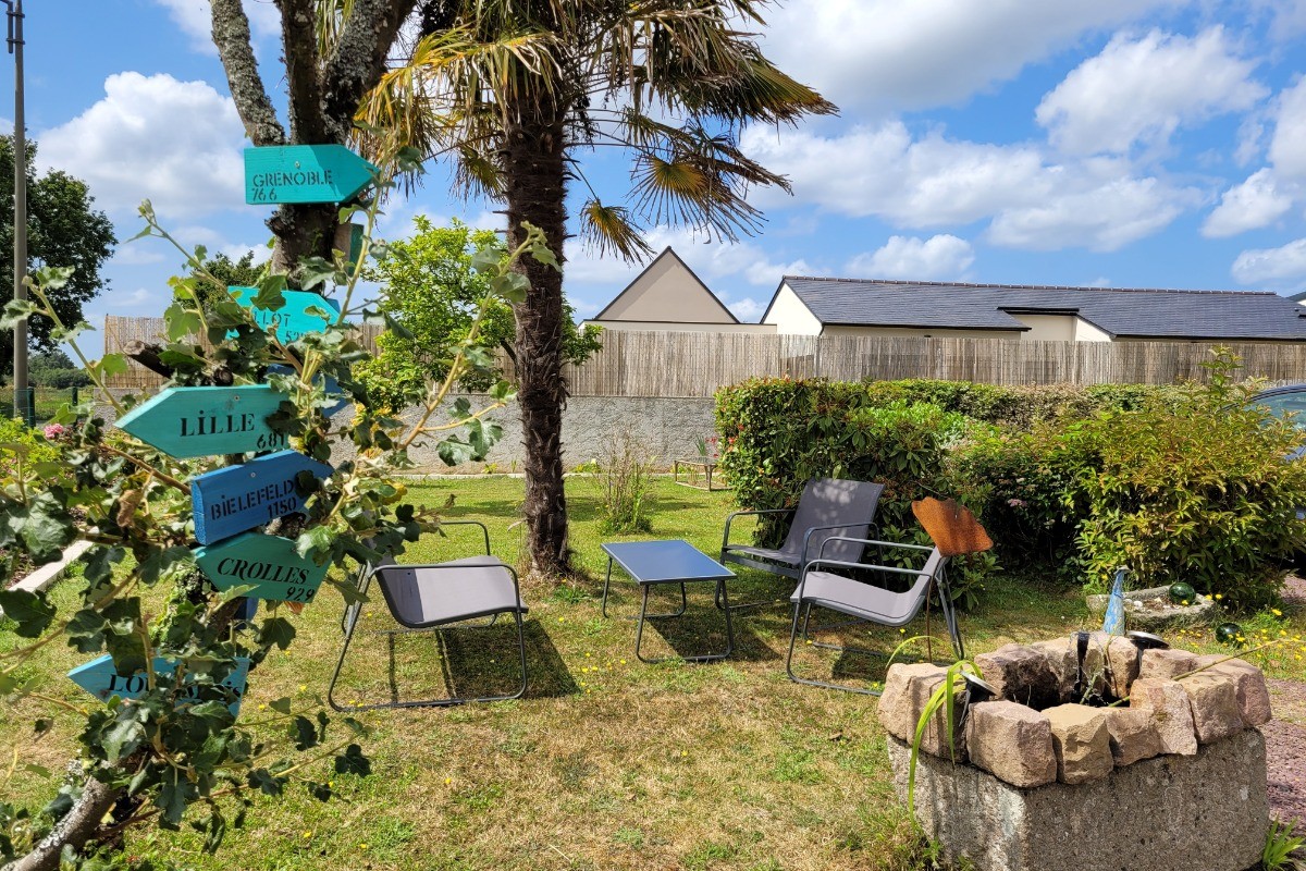 Location de vacances, 2 personnes, LANTIC, Coin lecture à l'ombre du palmier