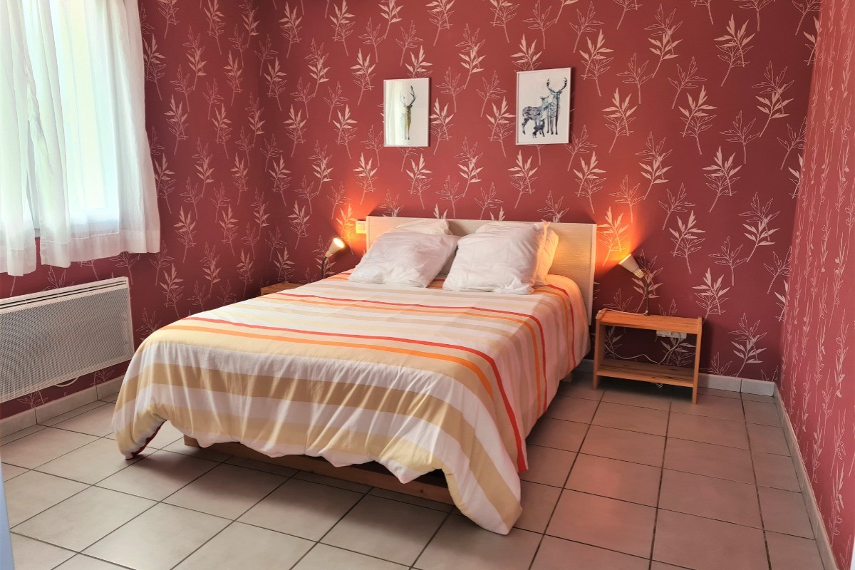 Chambre rez de jardin lit 140x190