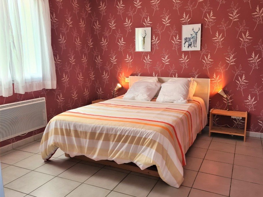 Chambre rez de jardin lit 140x190