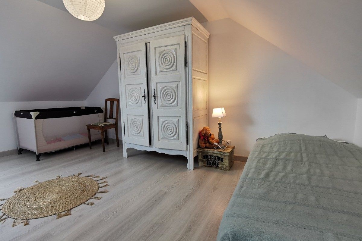 chambre à l'étage lit 90x190