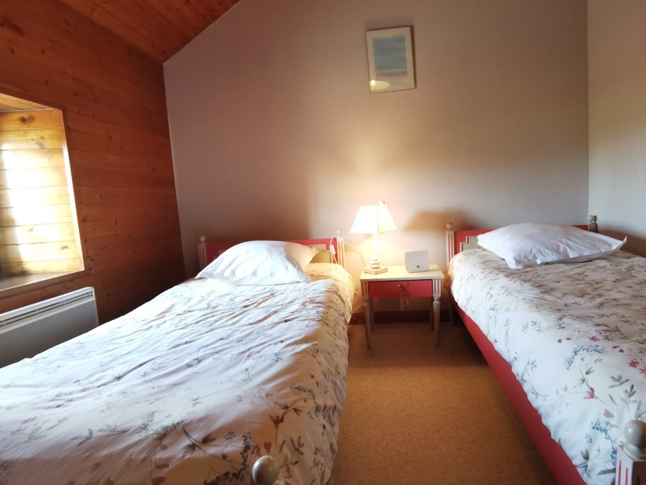 Chambre /2 lits 90 à l'étage