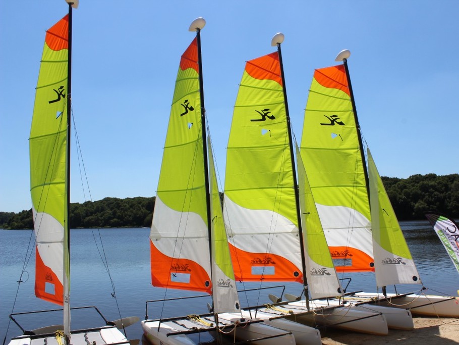 Découvrez les activités nautiques gratuitement– Canoé/ Kayak– Catamaran– Paddle/ Paddle géant– OptimistOffert pour la  location d’un gîte, chalet ou mobil-home  du  6 Juillet au 23 Août 2024