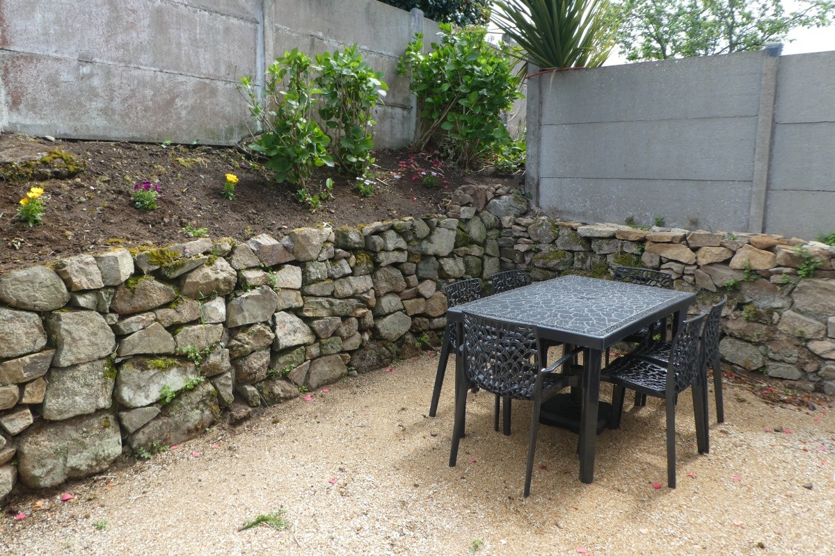 Cour fermée à l'abri des regards