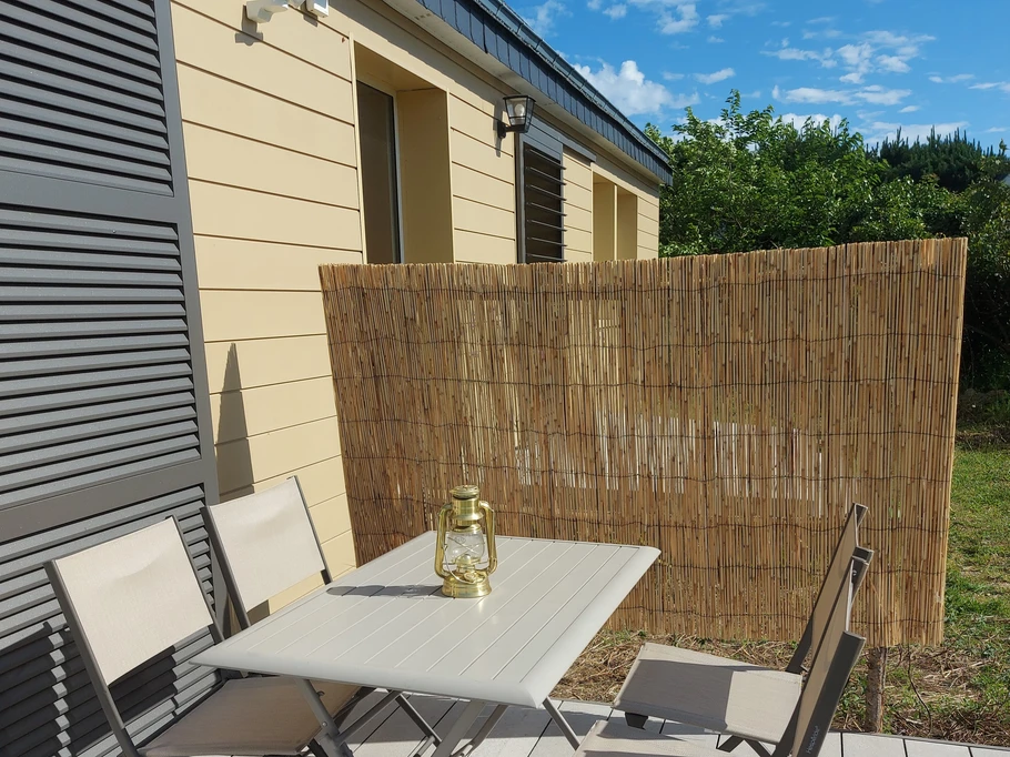 ! photo à redimensionner !
Le coin repas en terrasse - ensoleillé du début de l'après-midi jusqu'au soir