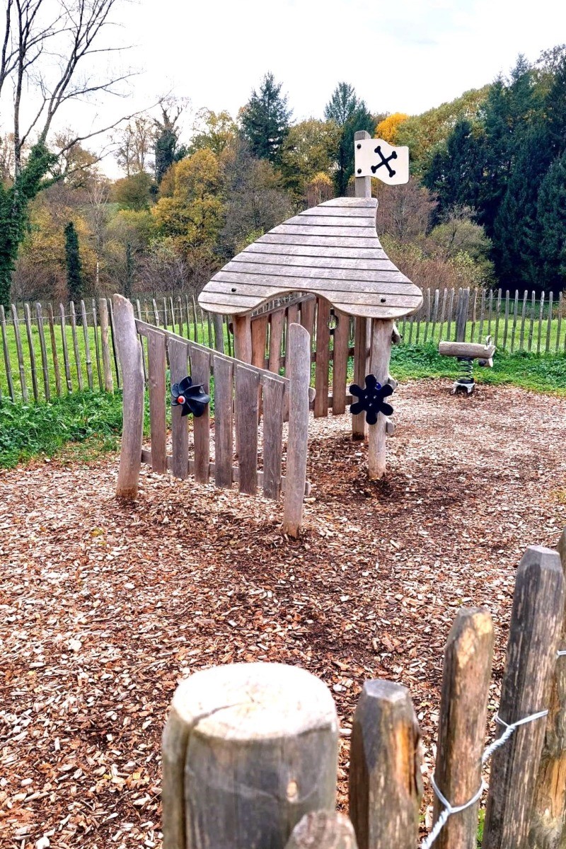 Jeux enfants étang proximité GITE LE GAULIAT 19 CORREZE CLEVACANCES