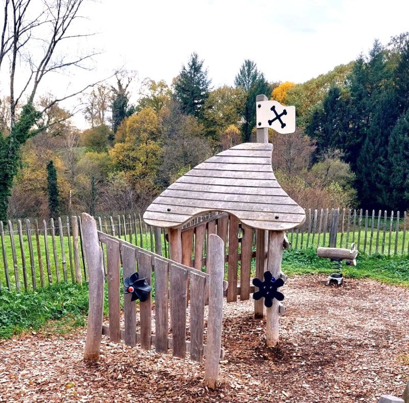 Jeux enfants étang proximité GITE LE GAULIAT 19 CORREZE CLEVACANCES