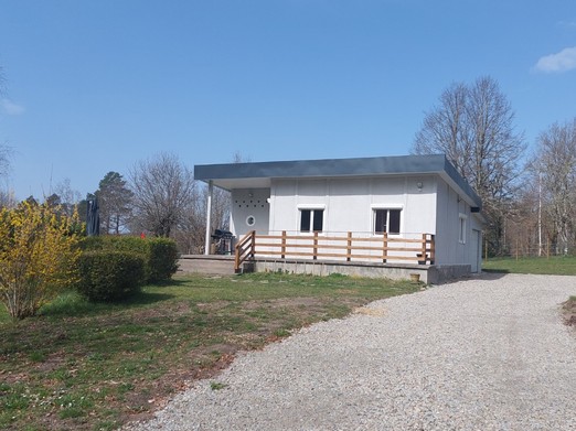 Jardin clos avec portail électrique