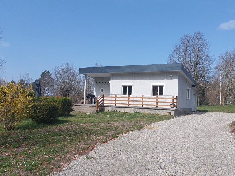 Jardin clos avec portail électrique