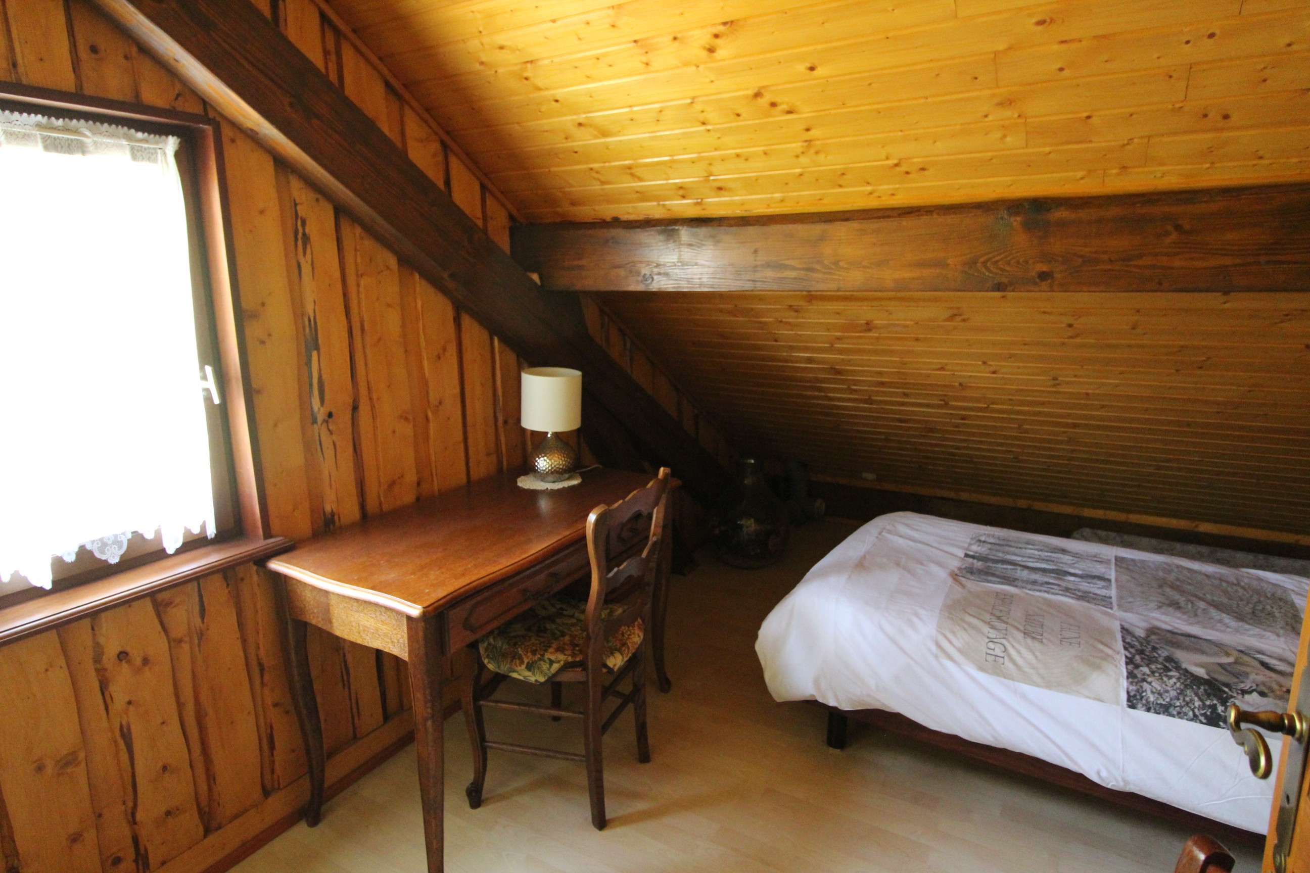 Chambre fermée 1 personne sur la mezzanine - La 2 CV Verte