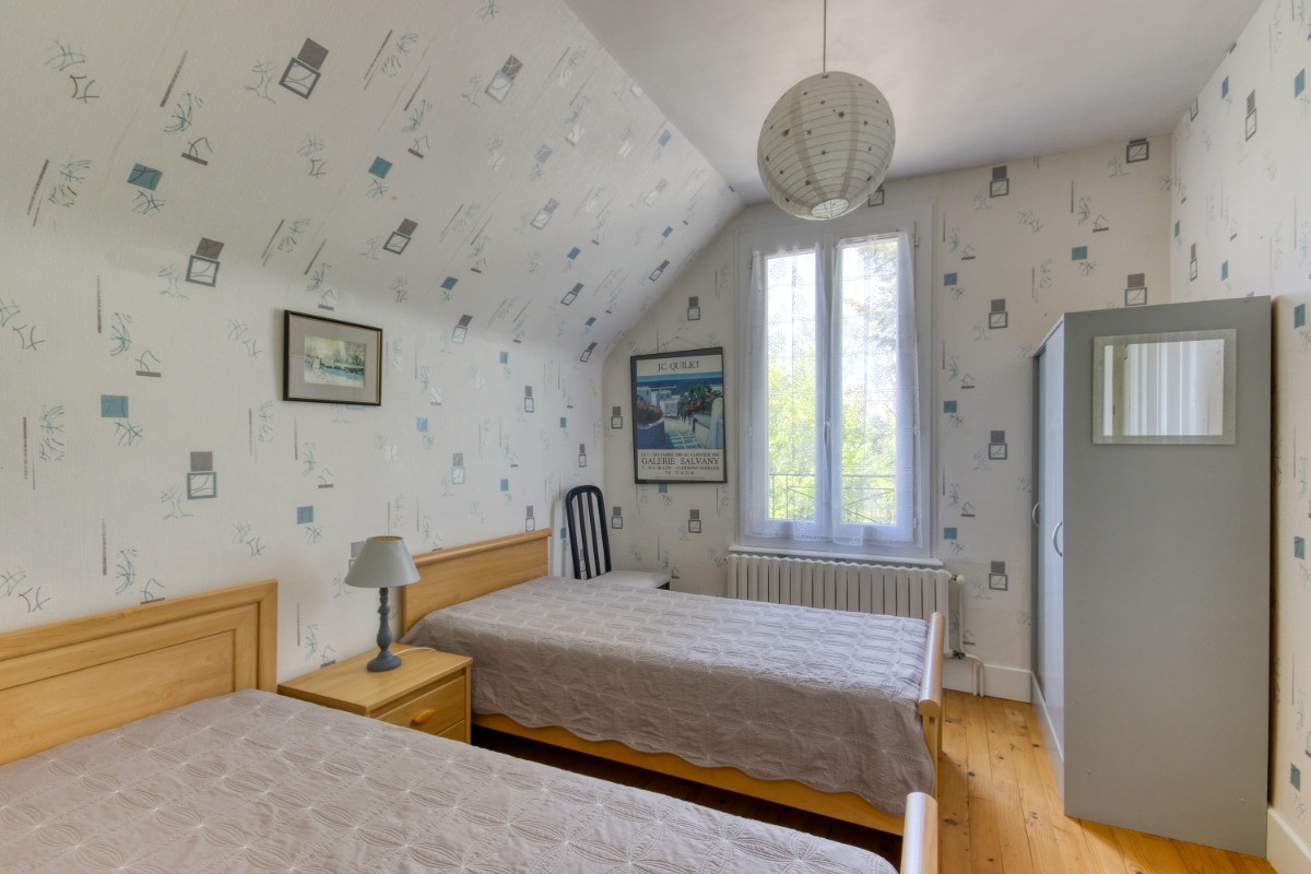 CHAMBRE avec 2 lits 90 cm