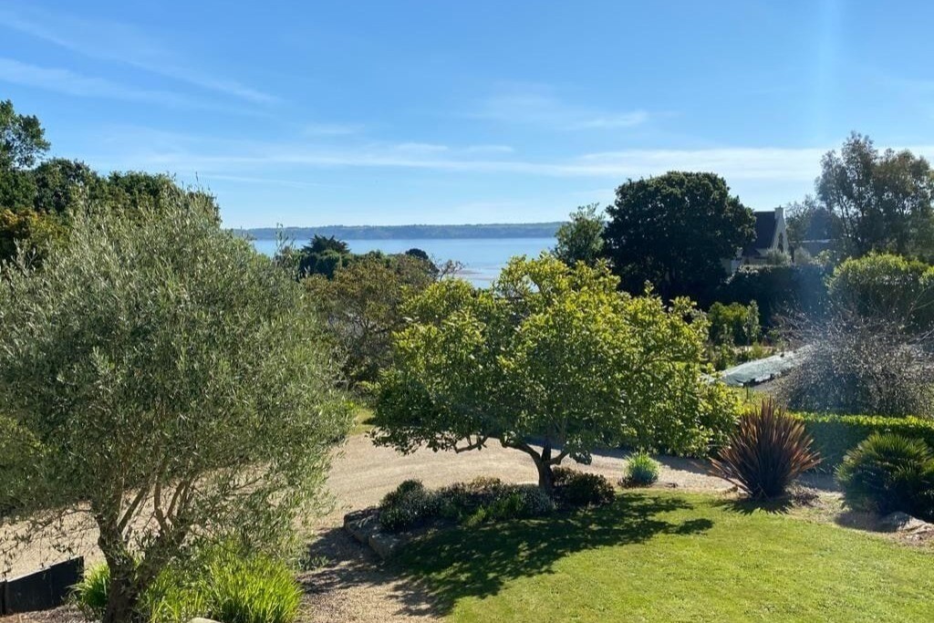 Grand Jardin privatif avec vue mer