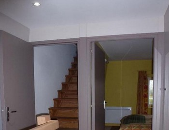 escalier vers mansarde (ch.2)