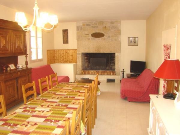 La salle à manger & le coin salon