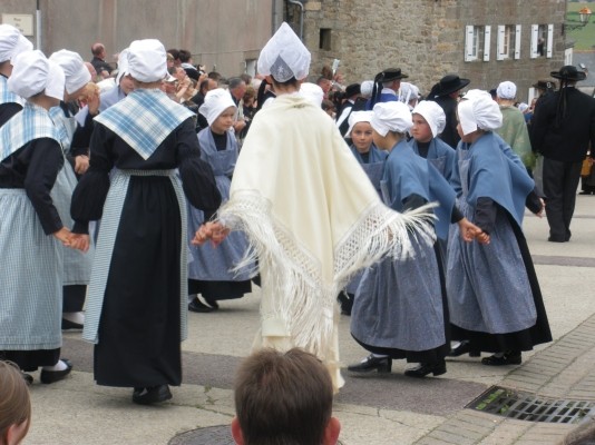 Gîte de Kerguinou, St-Pabu, Terre & Mer - Fêtes folkloriques bretonnes ...