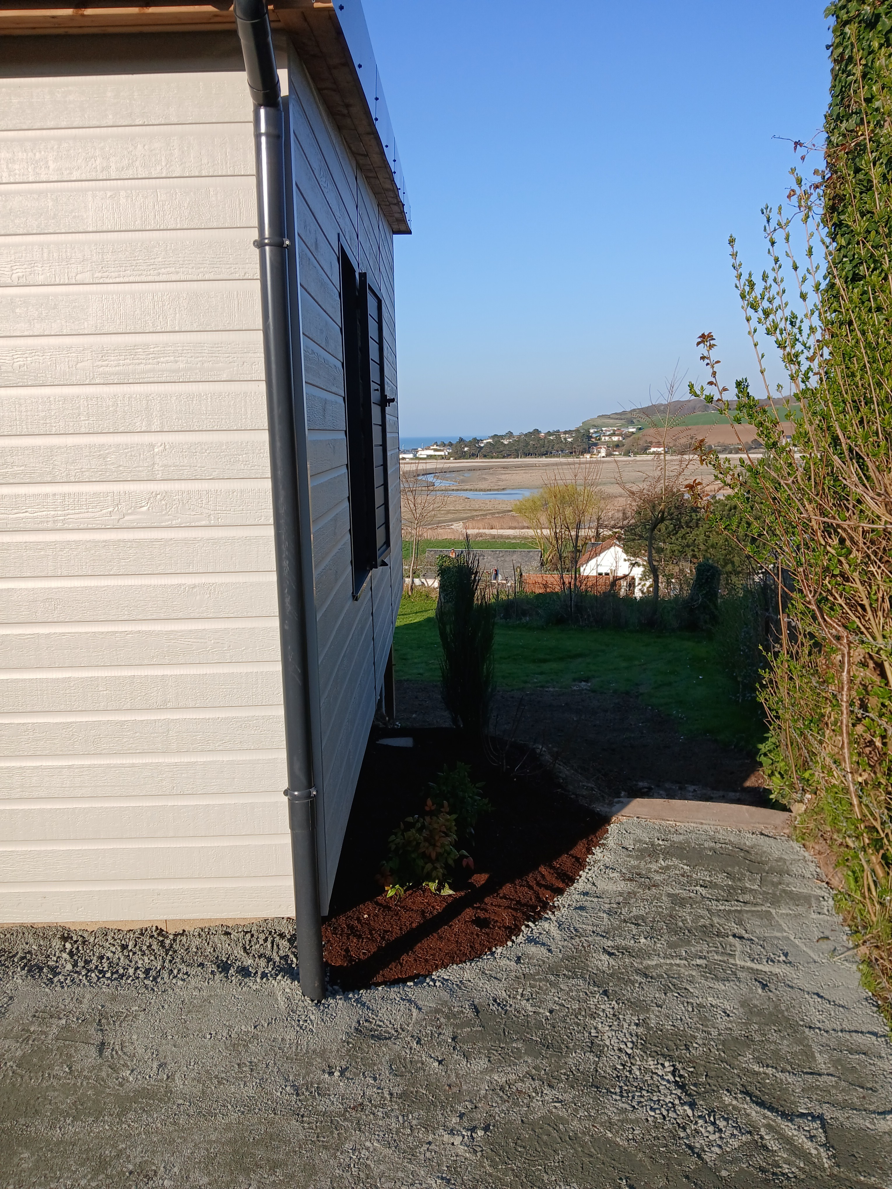 BEDROOM SIDE VIEW