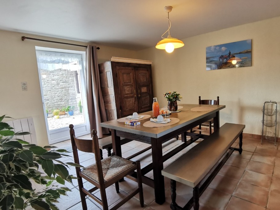 séjour avec table campagnarde