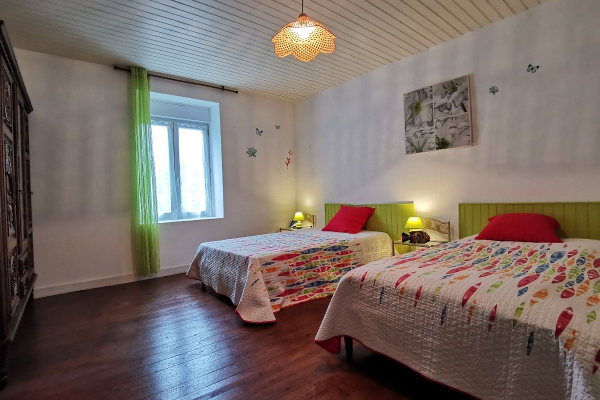 Etage: Chambre 3 avec 2 lits 120