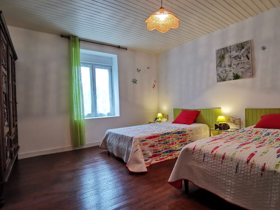 Etage: Chambre 3 avec 2 lits 120