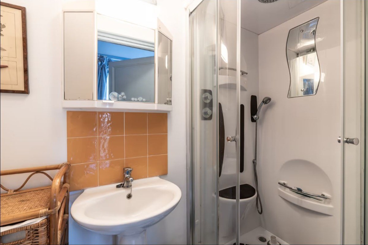 Salle d'eau avec wc