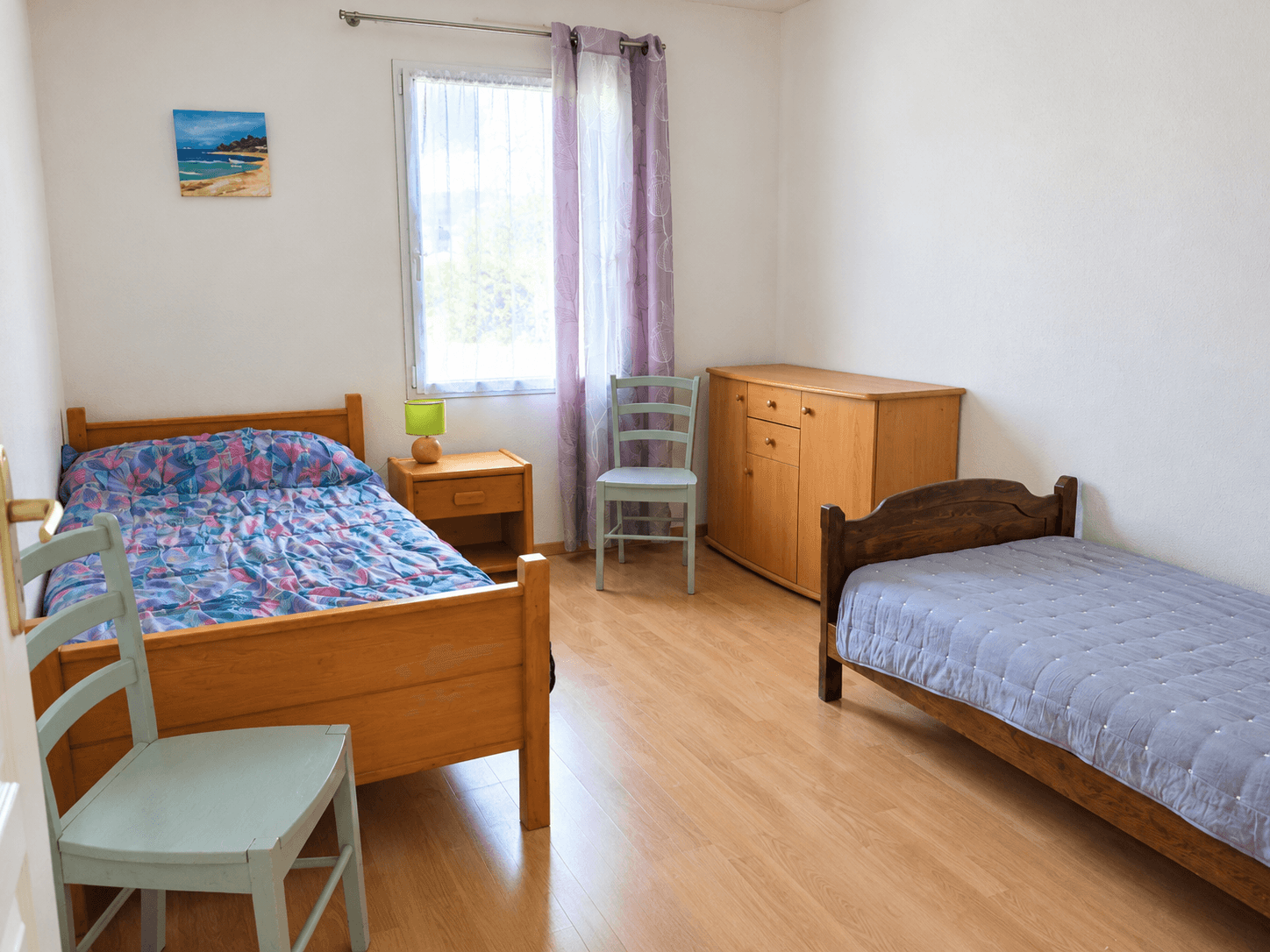 chambre avec 2 lits 90