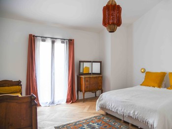 chambre étage 2 vue village