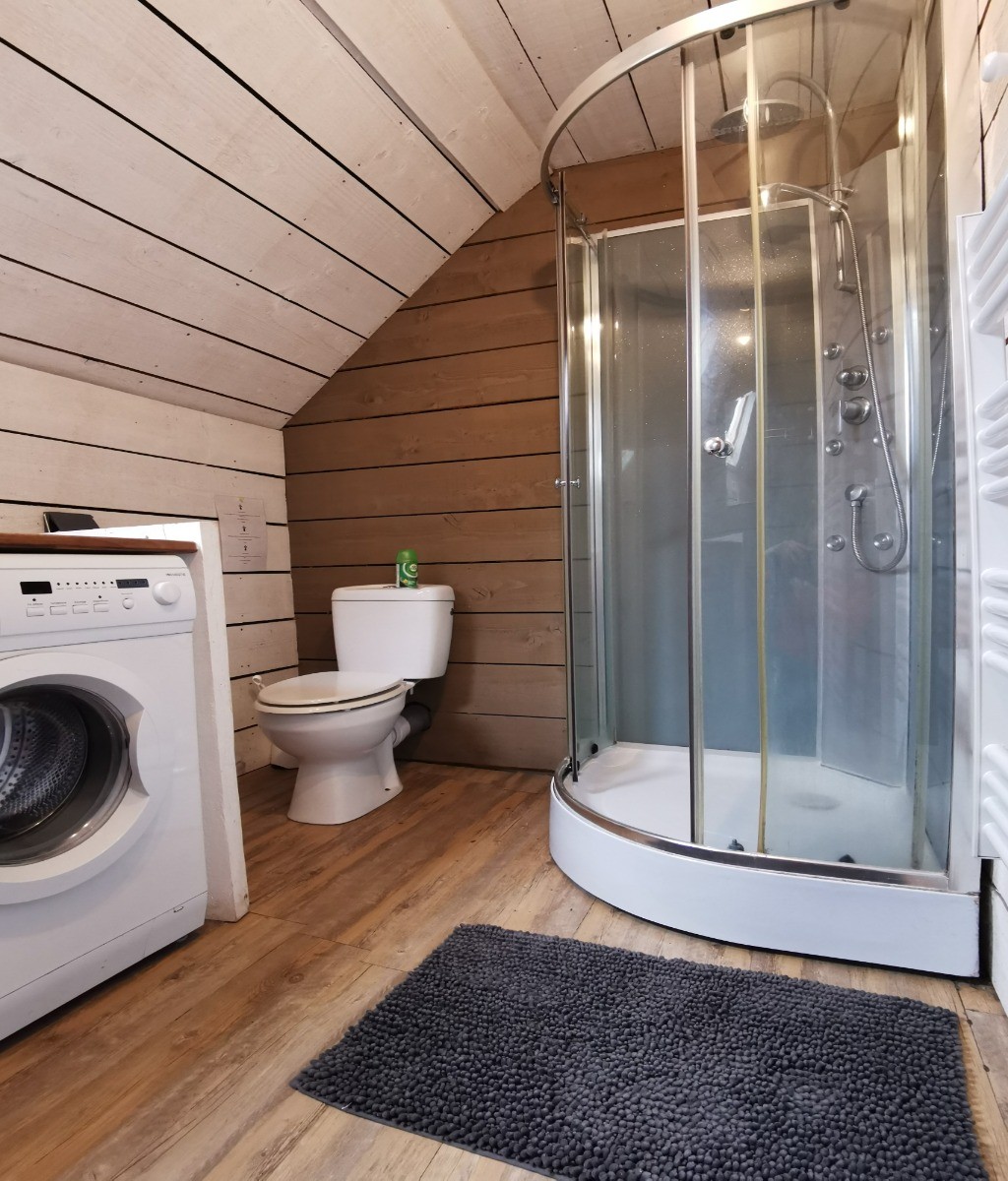 First floor: shower room with WC and washing machine